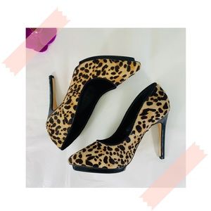 NWT pointy toe animal print heels